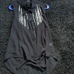 Short sleeve button down with sequence detail.